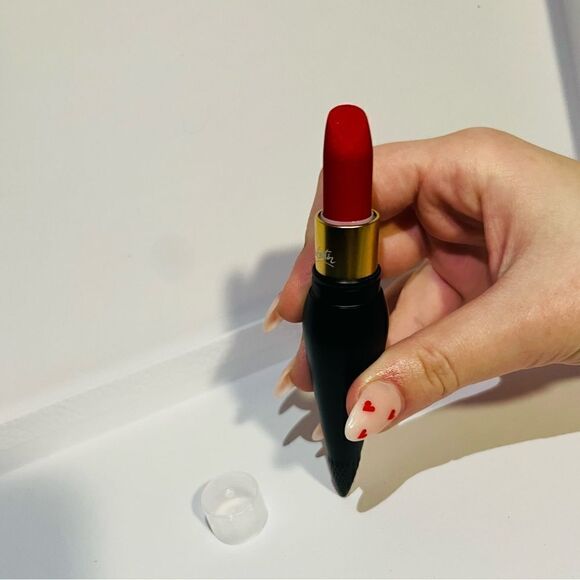New Rouge Louboutin Velvet Matte Lipstick Red Dramadouce 005 (plastic cap) - Picture 14 of 15